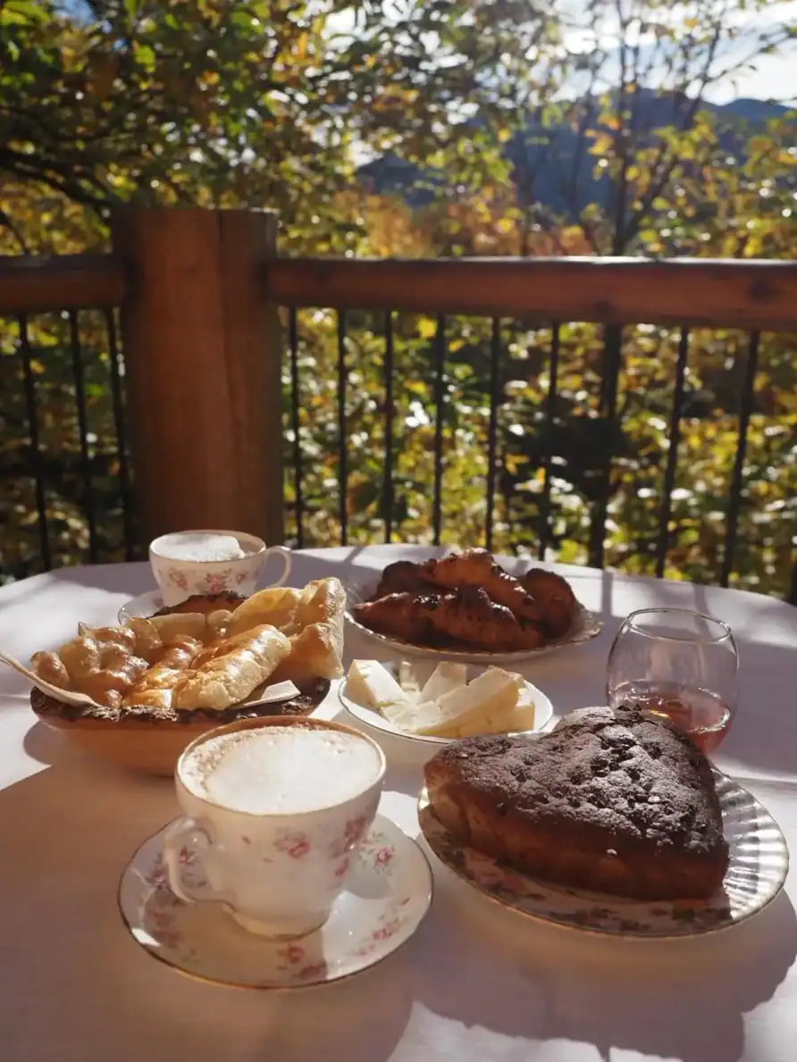 Nostro colazione preparato a mano e con cuore